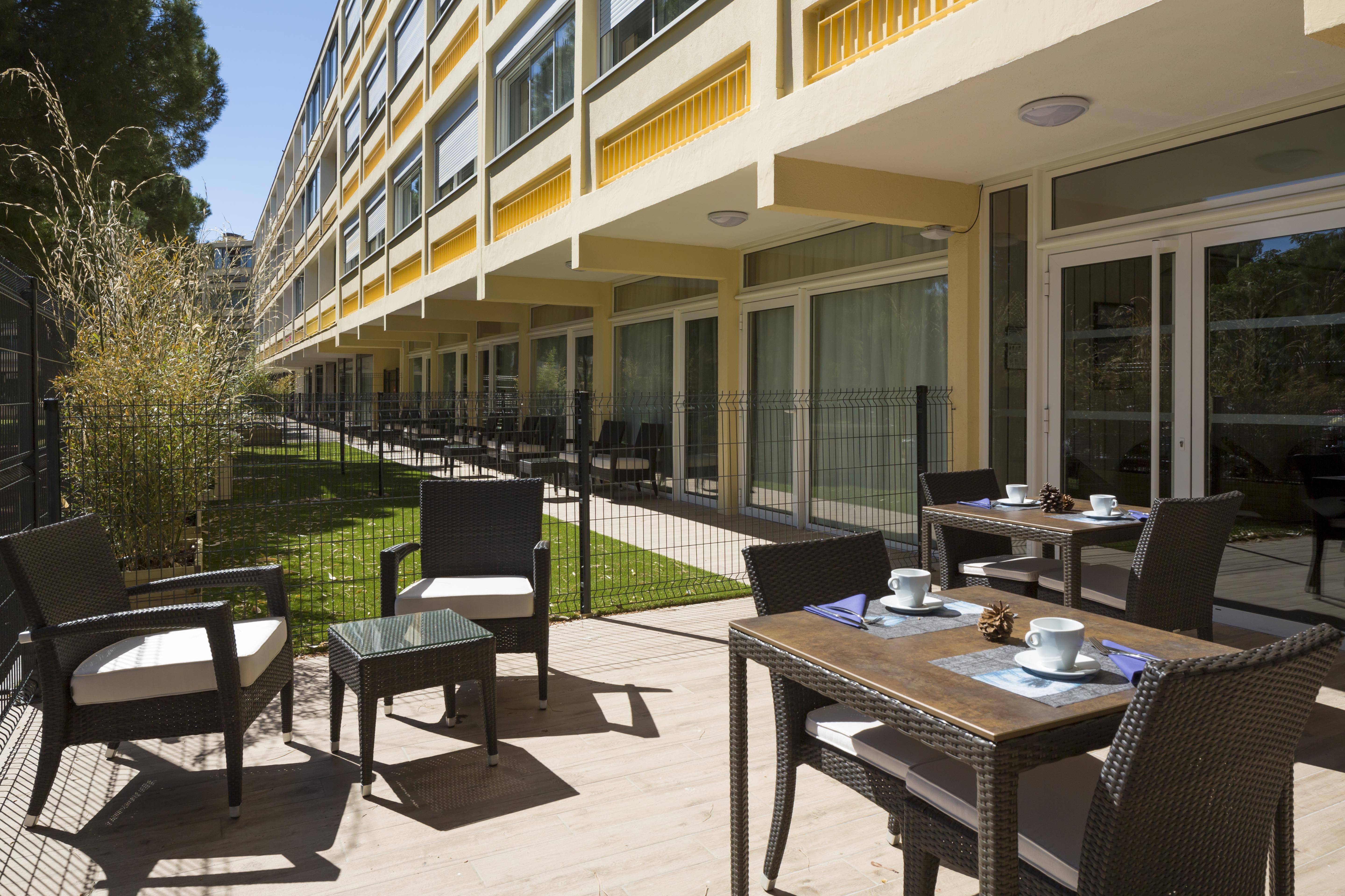 בלרוק-לה-באינס Logis Hotel Les Pins - Operalia מראה חיצוני תמונה