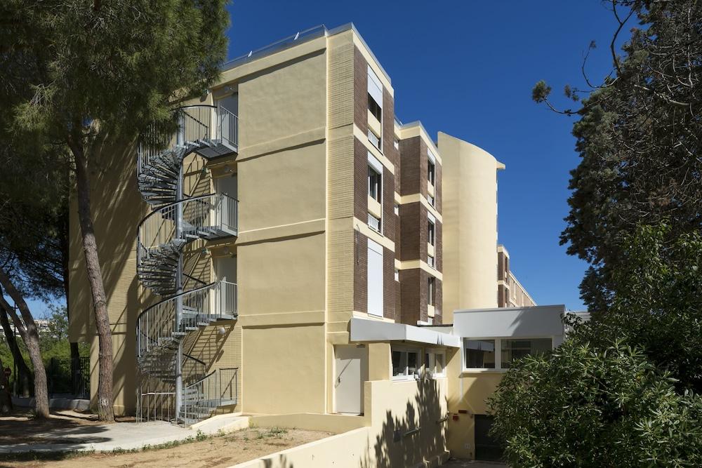 בלרוק-לה-באינס Logis Hotel Les Pins - Operalia מראה חיצוני תמונה