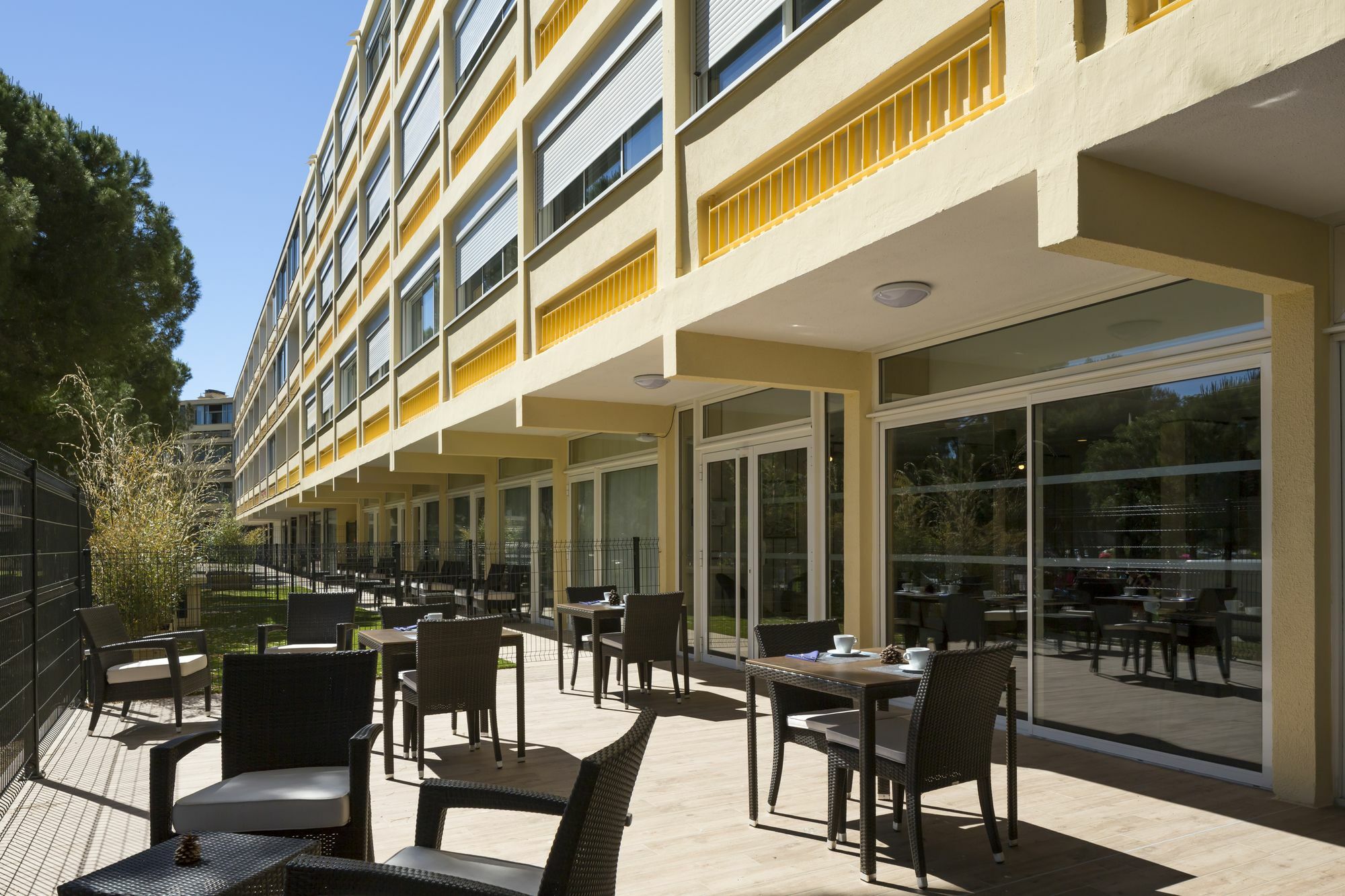 בלרוק-לה-באינס Logis Hotel Les Pins - Operalia מראה חיצוני תמונה