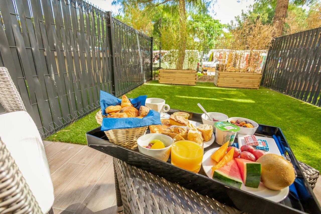 בלרוק-לה-באינס Logis Hotel Les Pins - Operalia מראה חיצוני תמונה